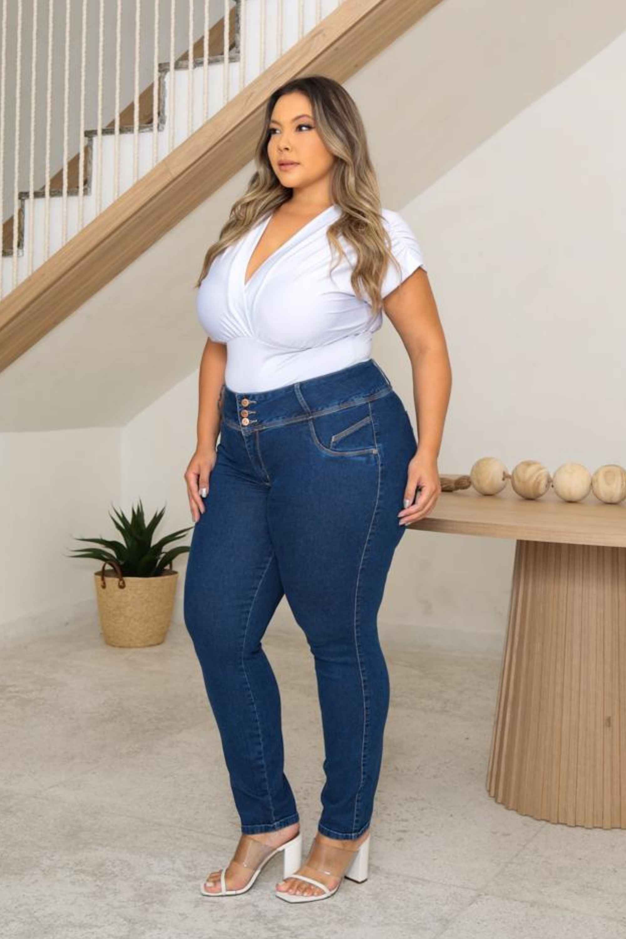 Calça Jeans Plus Size Feminina com Cós Largo